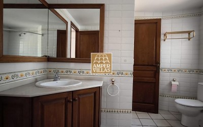 Красивая и просторная средиземноморская вилла с большими террасами.